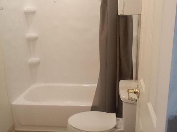 4th image of 1400 W Maryland St #1