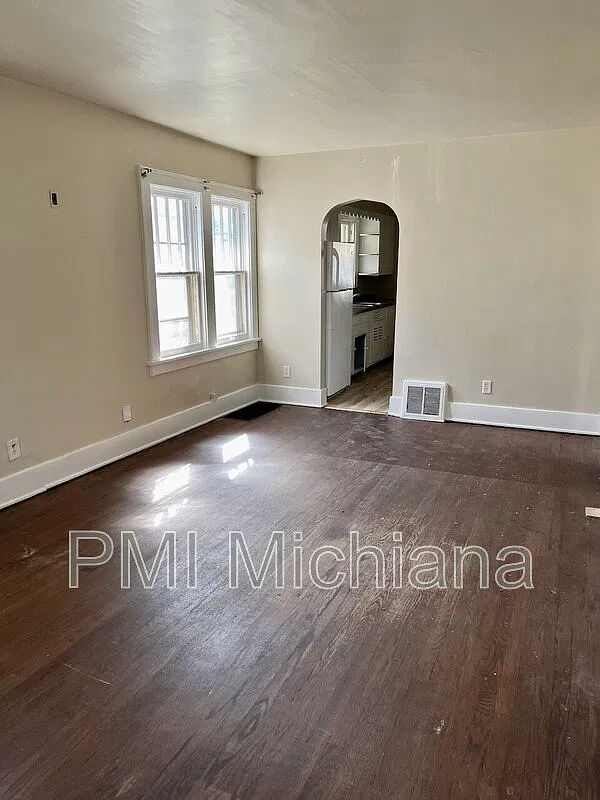 2 bed, 1.0 bath, 814 sqft, $1,100 — Photo 2