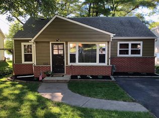 126 S Shore Dr, Island Lake, IL 60042