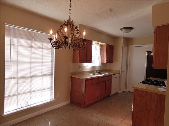4th image of 821 Greencove Dr