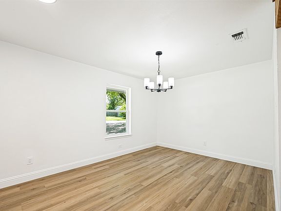 5th image of 1113 Heather Ct