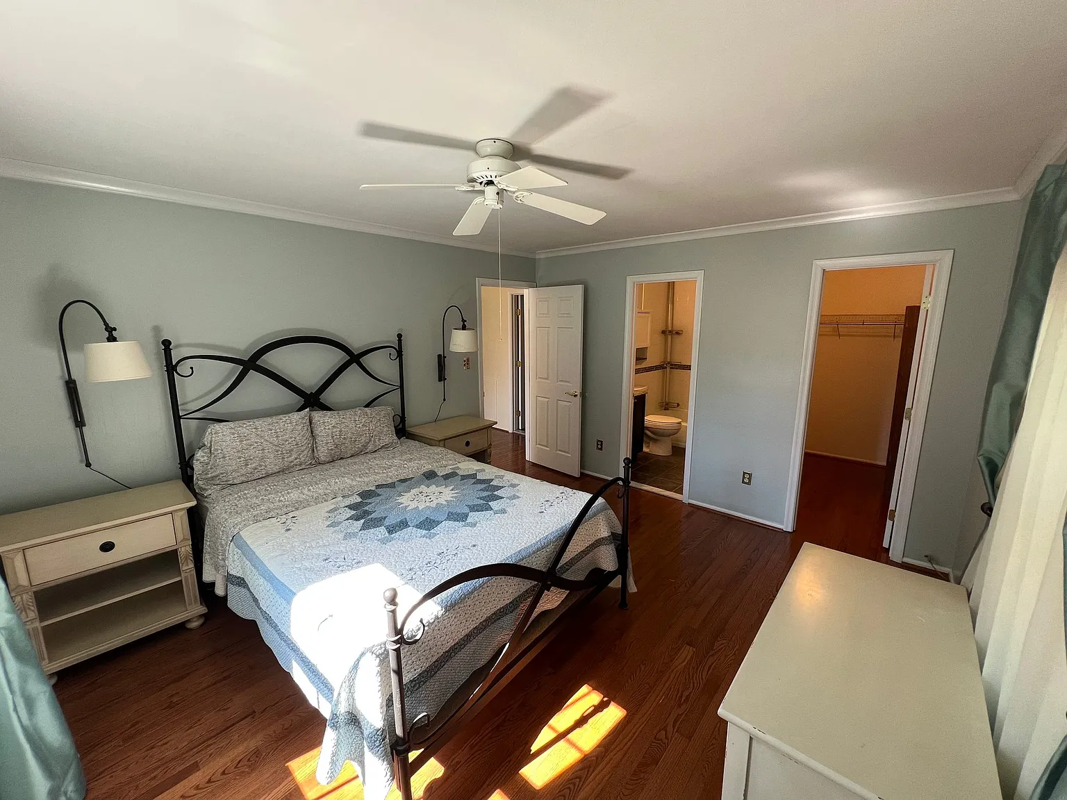 Home with Lake Braddock views — Photo 2