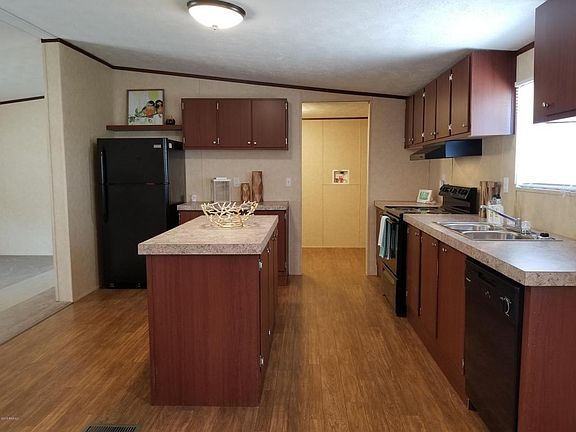 3rd image of 127 Salvador St