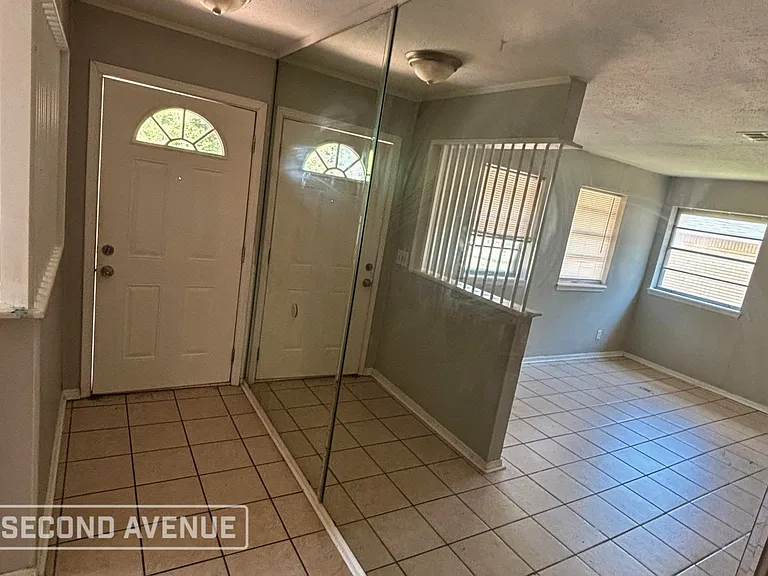 10212 N Military Ave — Photo 4