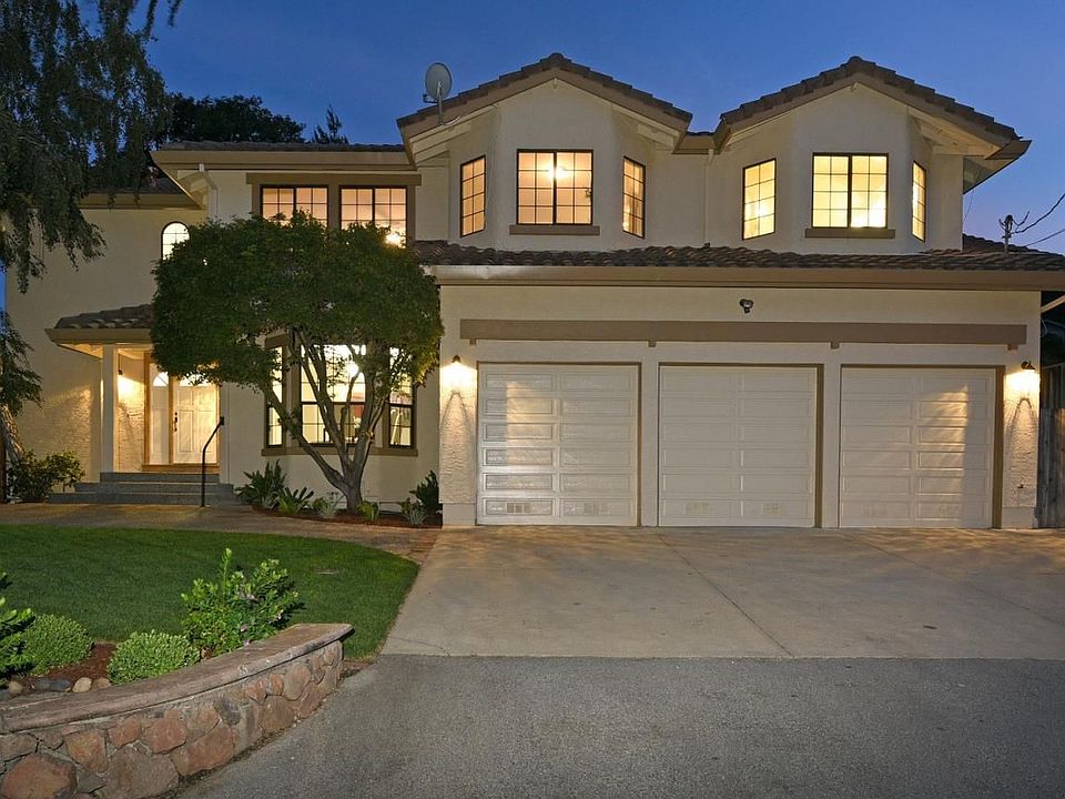 1st image of 768 Lakeview Way