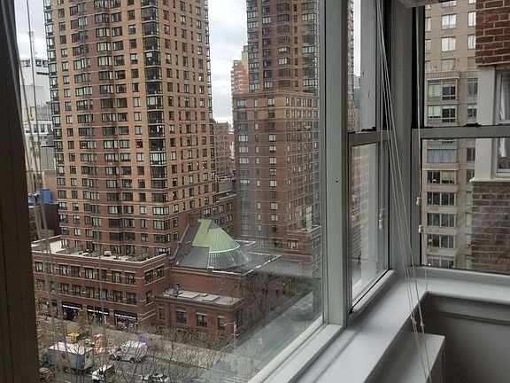 5th image of 30 W 60th St APT 15G