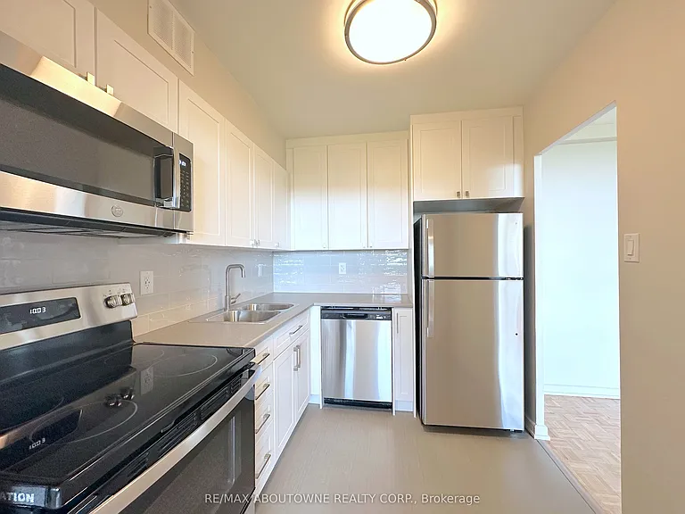 12 Rockford Rd #708 — Photo 6