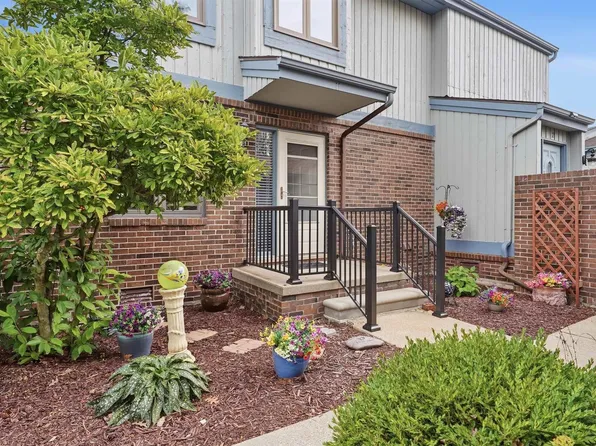 1715 River Rd APT 11, Marysville, MI 48079