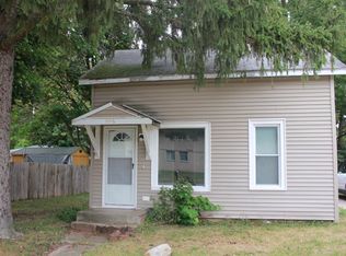 806 N Red Bud Trl, Buchanan, MI 49107