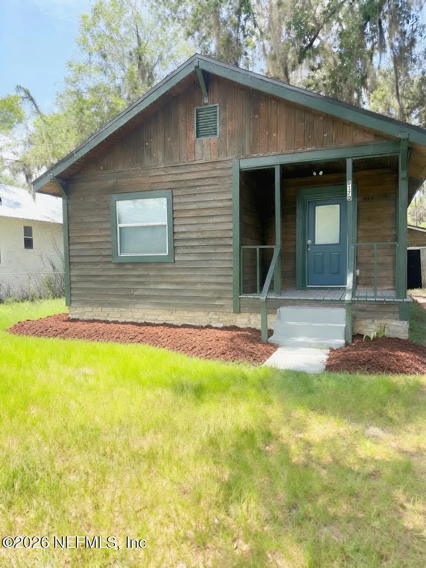 2 bed, 1.0 bath, 708 sqft, $1,250 — Photo 1