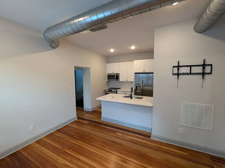 3611 Newton Ave — Photo 2