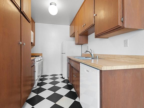 5th image of 2469 Purdue Ave #203