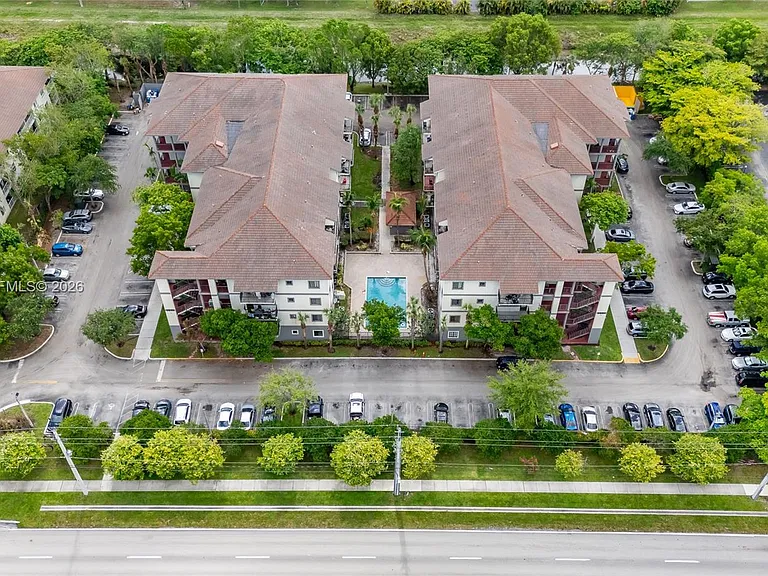 2851 Riverside Dr #207 — Photo 1