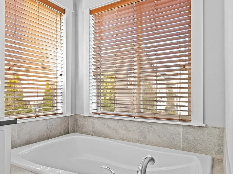 master bath - tub