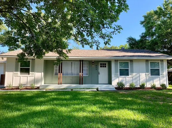 804 Peach St, El Campo, TX 77437
