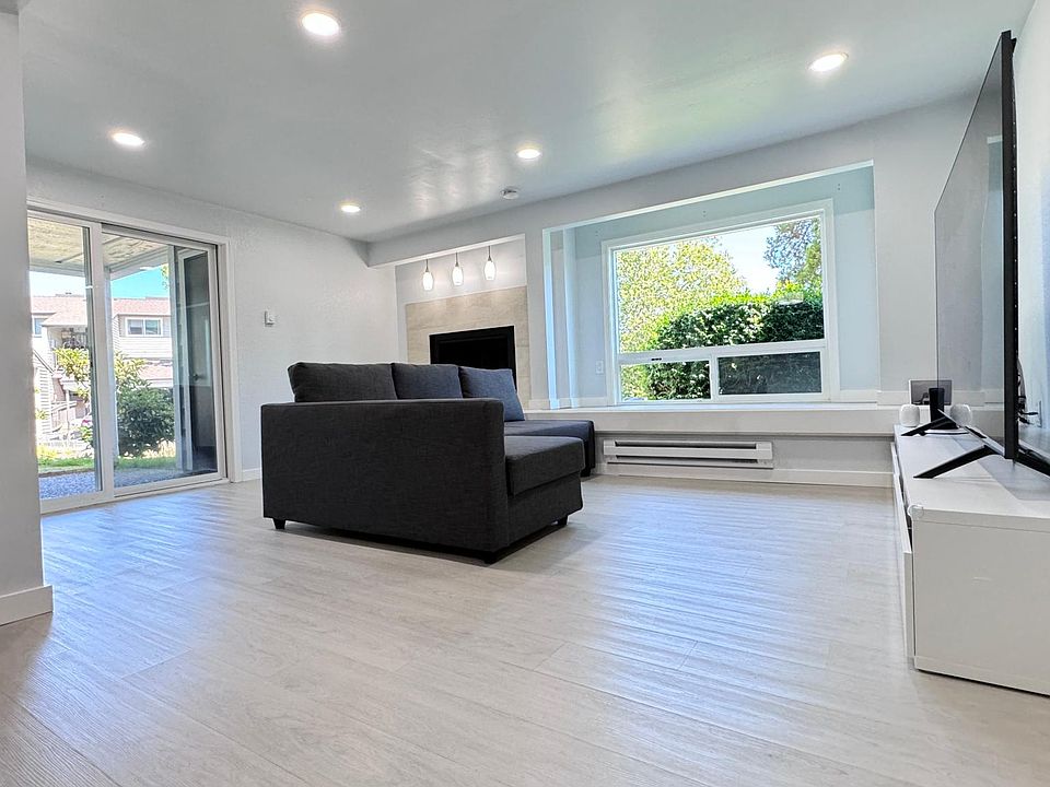 Large open space living room with added LED lighting. 85" Samsung LED TV included as part of the rent.