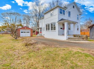 26 Water St, Guilford, CT 06437