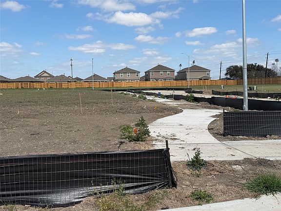 4th image of 11706 Watermelon St