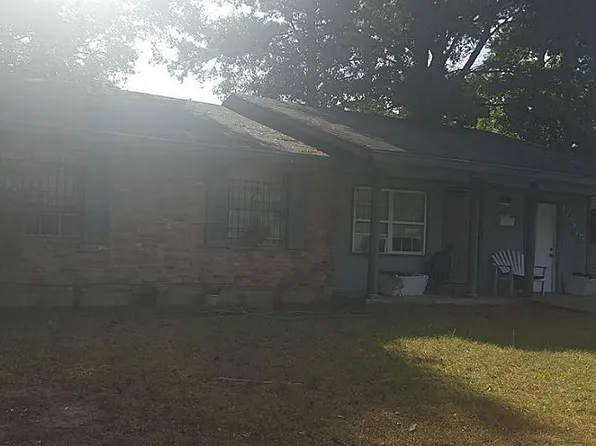 10535 Hollyglen Dr, Houston, TX 77016
