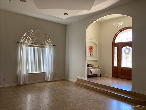 5th image of 2507 Rosalinda St