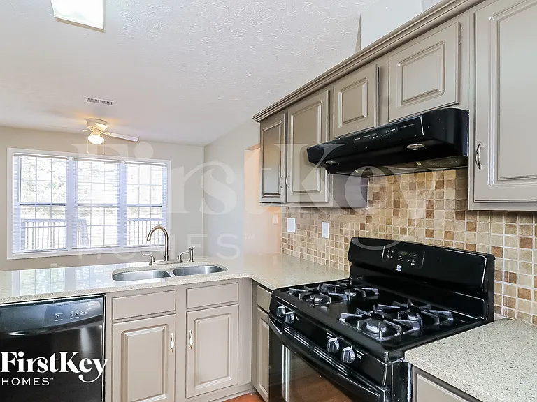 3583 Saddlebrook Dr — Photo 6