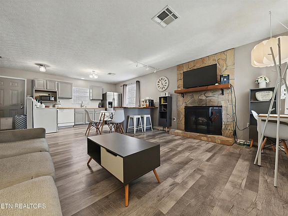 5th image of 5713 Sharon Ln