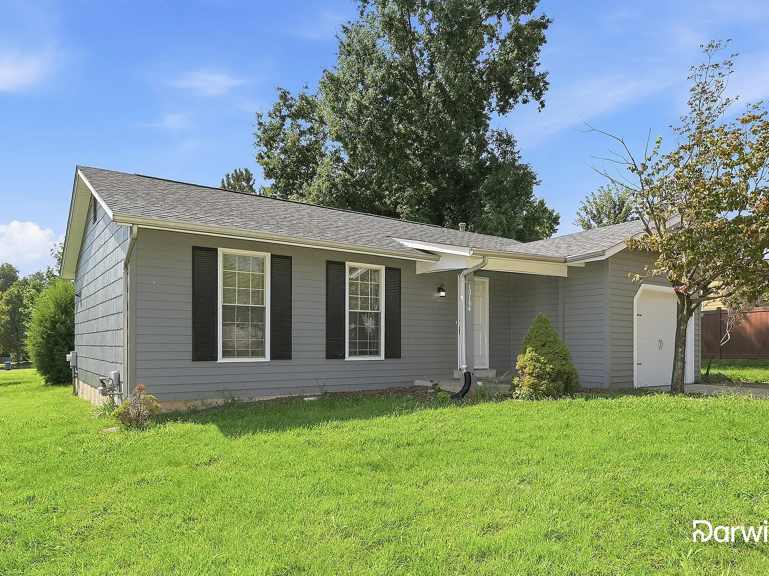 3 bed, 2.0 bath, 1167 sqft, $2,080 — Photo 2