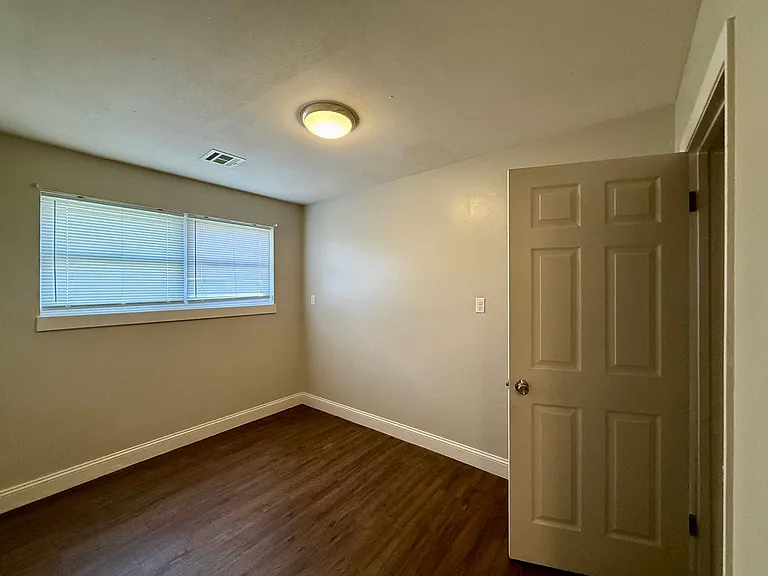 2422 W Savannah St — Photo 19