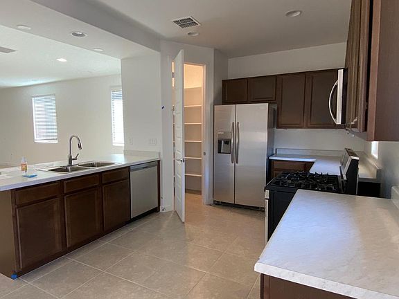 5th image of 2224 W Donner Dr
