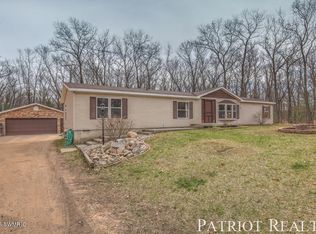 8970 S Lovers Ln, Newaygo, MI 49337