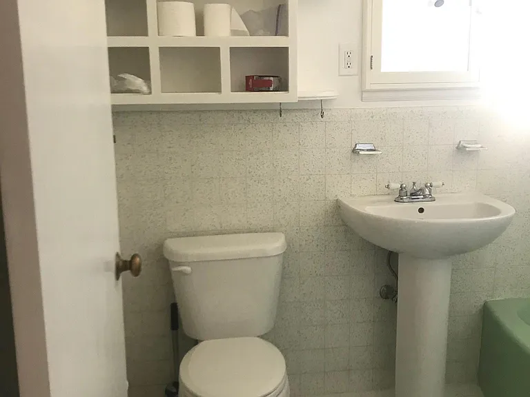 3RD FLOOR FULL BATH ( NORTHWEST)