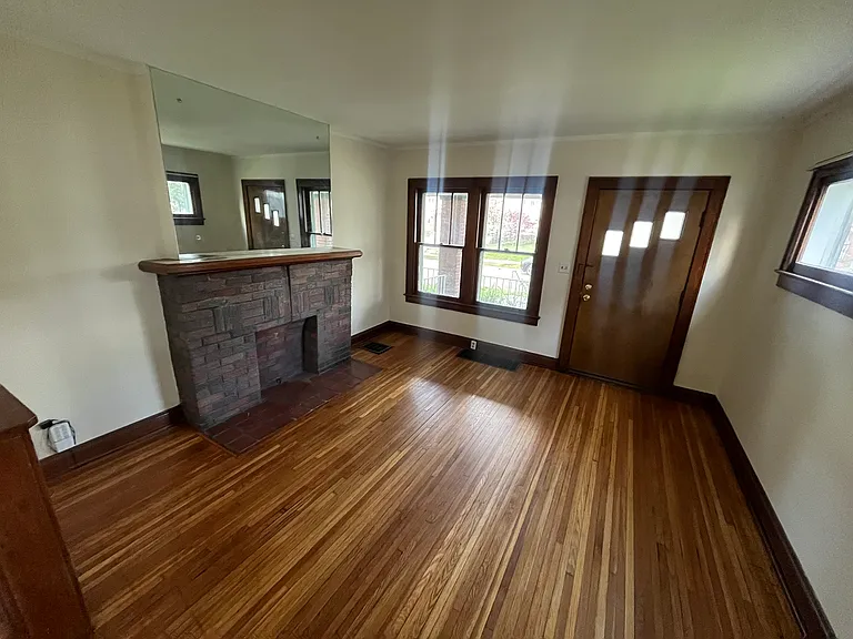908 Thomas Rd — Photo 15