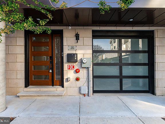 2nd image of 252 Gates St