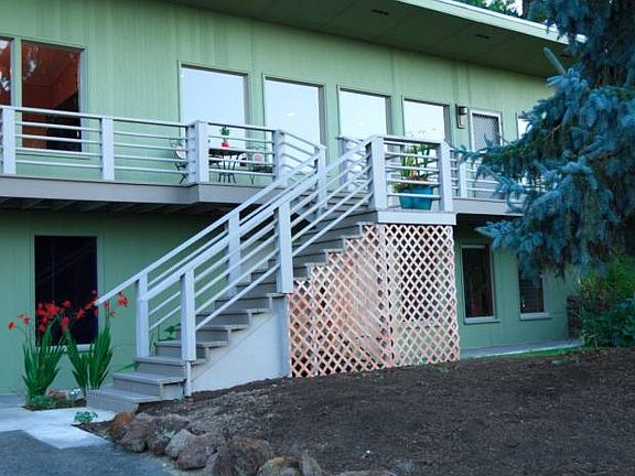 Front with deck