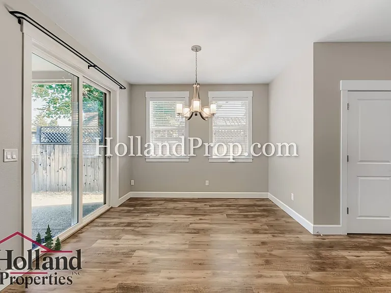 131 NE 30th Ave — Photo 6