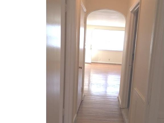 3rd image of 6226 Algon Ave