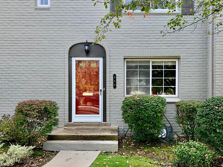 660 Graefield Ct — Photo 1