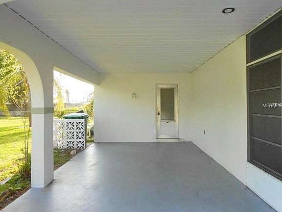 2nd image of 2551 Ivanhoe St