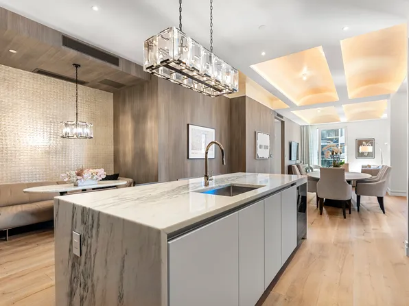 305 East 61st Street image 5 of 17