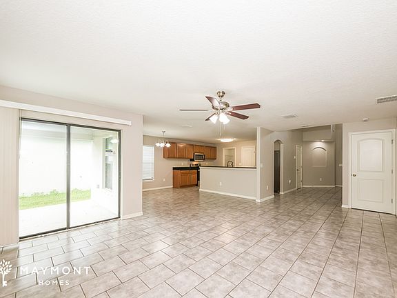 4th image of 652 Chatham Walk Dr
