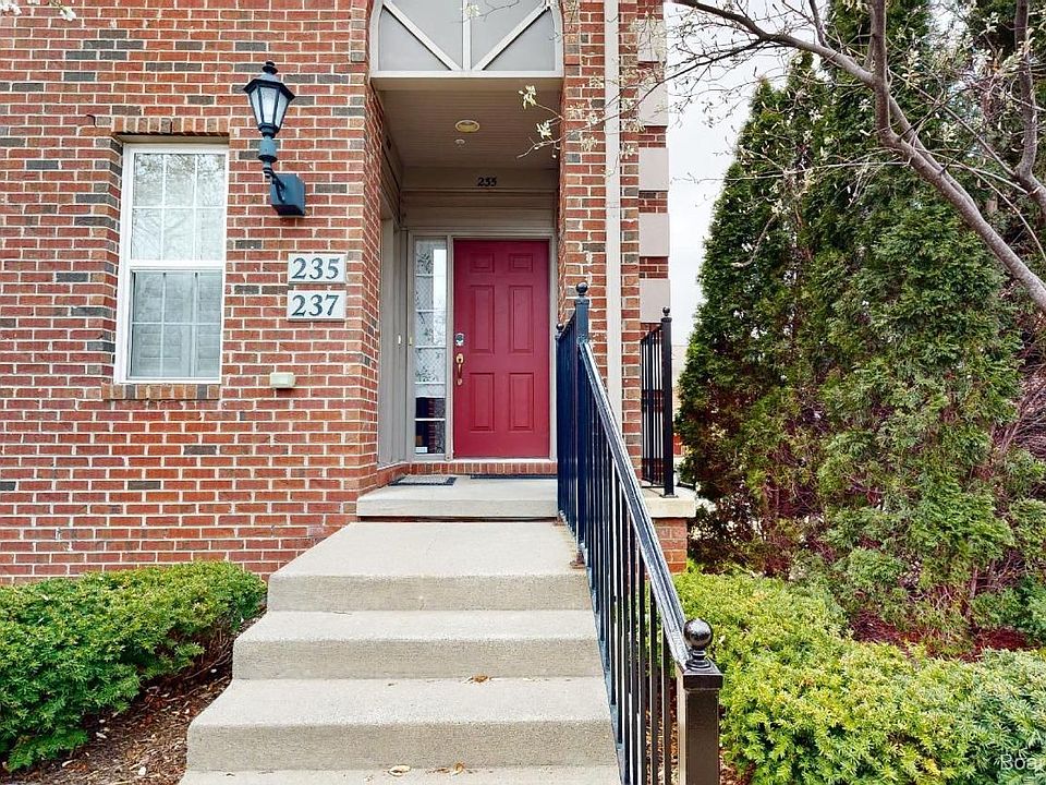1st image of 237 W Oakbrook Dr