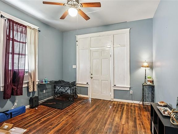 4th image of 704-06 Tricou St