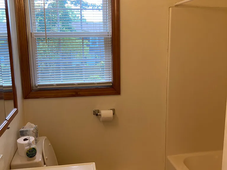 Upstairs full bathroom
