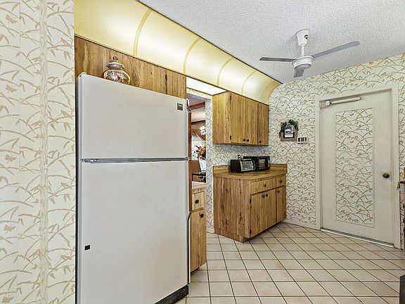 3rd image of 14750 Woodlodge Ln