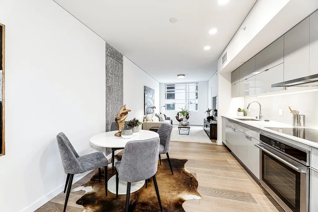 2 bed, 990 sqft, $2,600 — Photo 3
