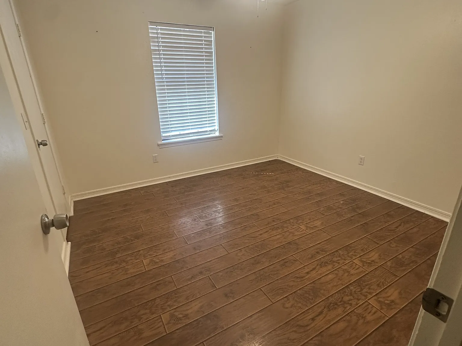 7040 Fulham — Photo 4