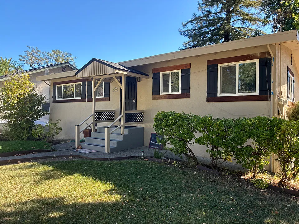 670 Cherry Ave