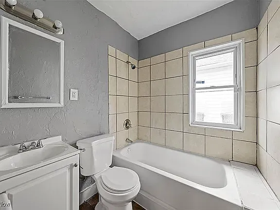 2807 E 119th St #2 — Photo 15