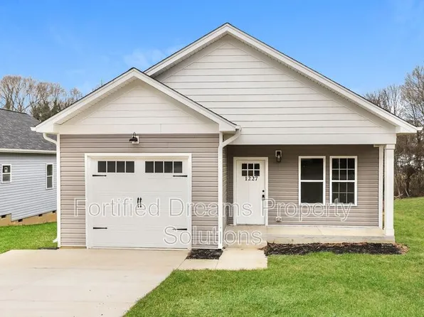 1227 Saint Regis Dr, Burlington, NC 27217