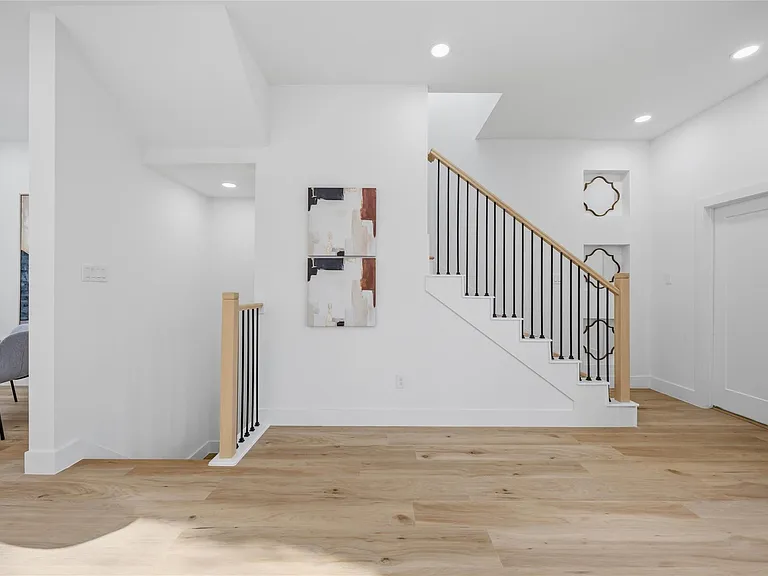 2014 Yates St — Photo 22